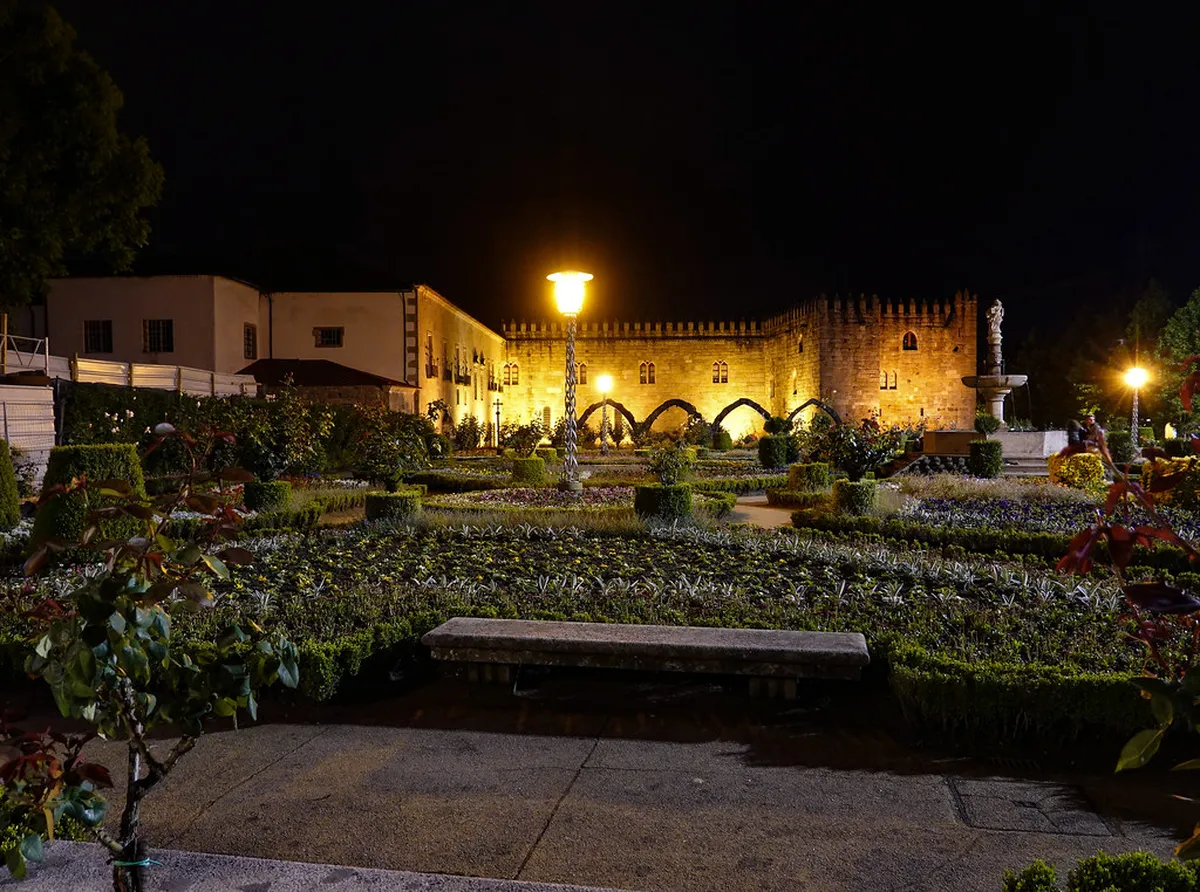 Jardim de Santa Bárbara in Braga with manicured hedges and colourful flowers beside the Archbishop's Palace
