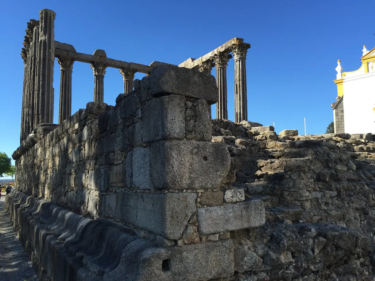 Évora's Ancient Roman Ruins: A Historic Journey