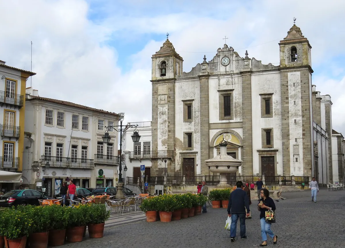 Évora Giraldo Square Activities: Your Ultimate 2025 Guide