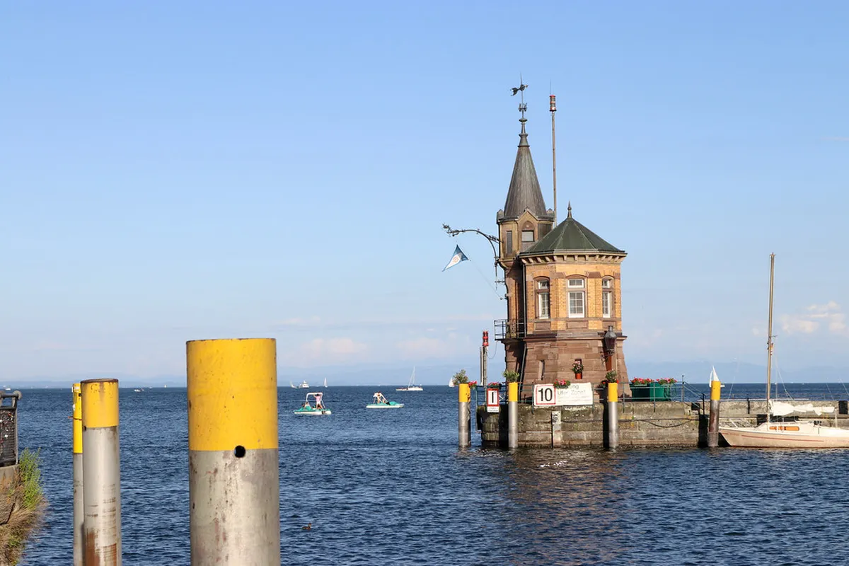 Explore Faro's Historic City Gates: A 2025 Guide