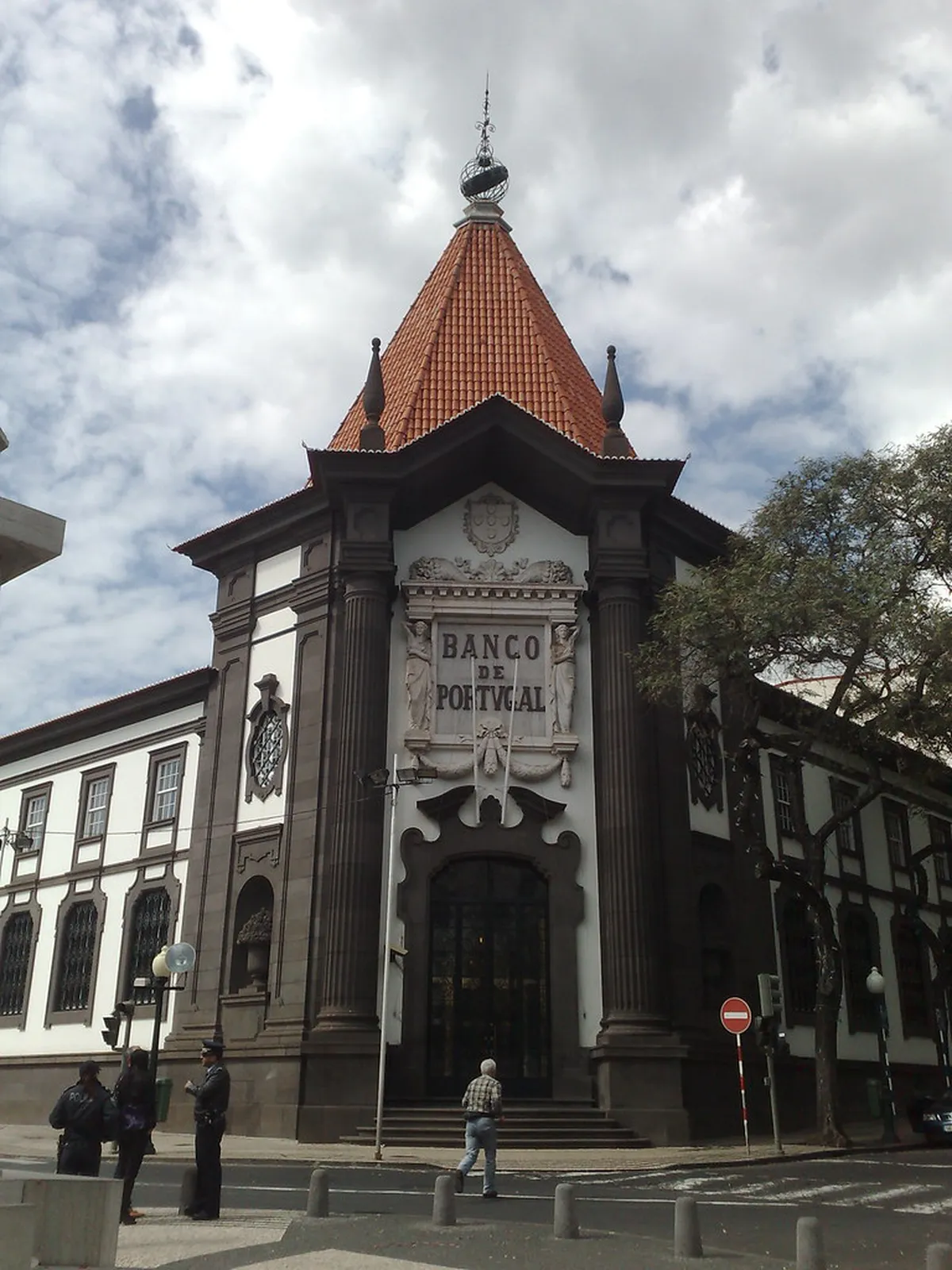 Explore Historic Buildings Near Sé Funchal in 2025