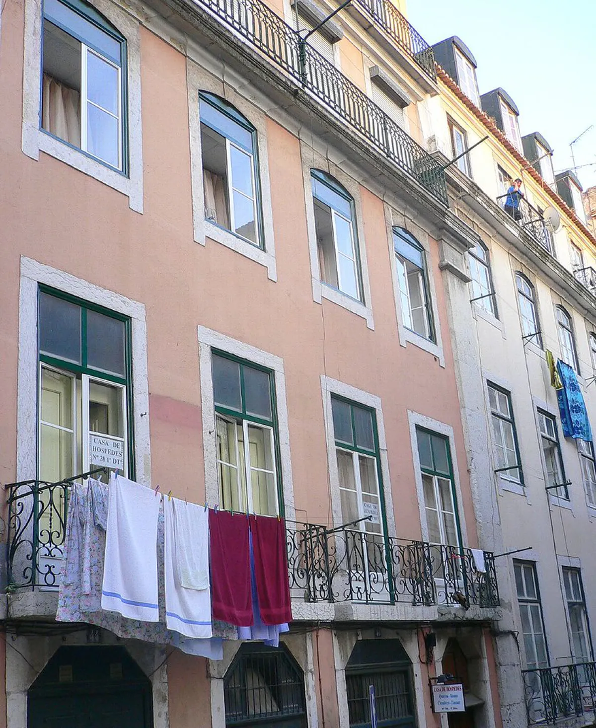 Alfama Guesthouses with Views Lisbon: Top Stays for 2025