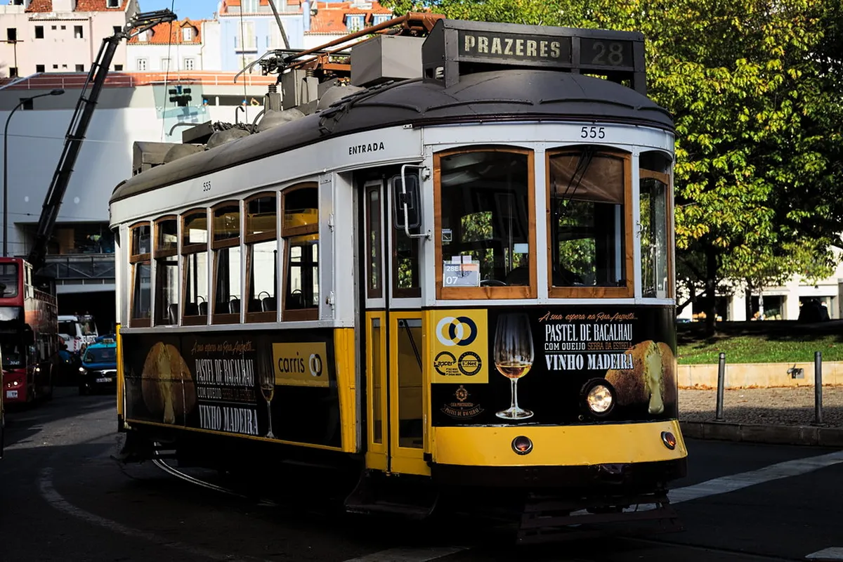 5 Best Ways to Get to Bairro Alto from Baixa