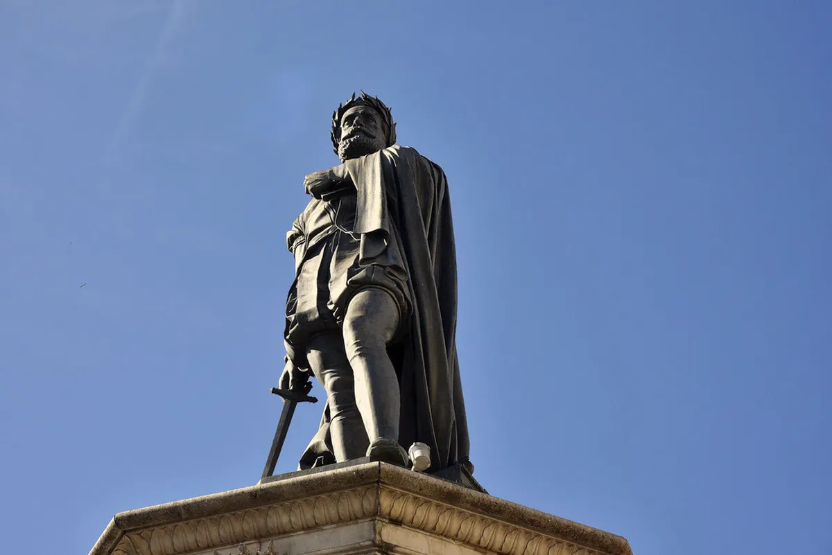 Chiado Luxury Shopping Brands Lisbon: Your 2025 Guide