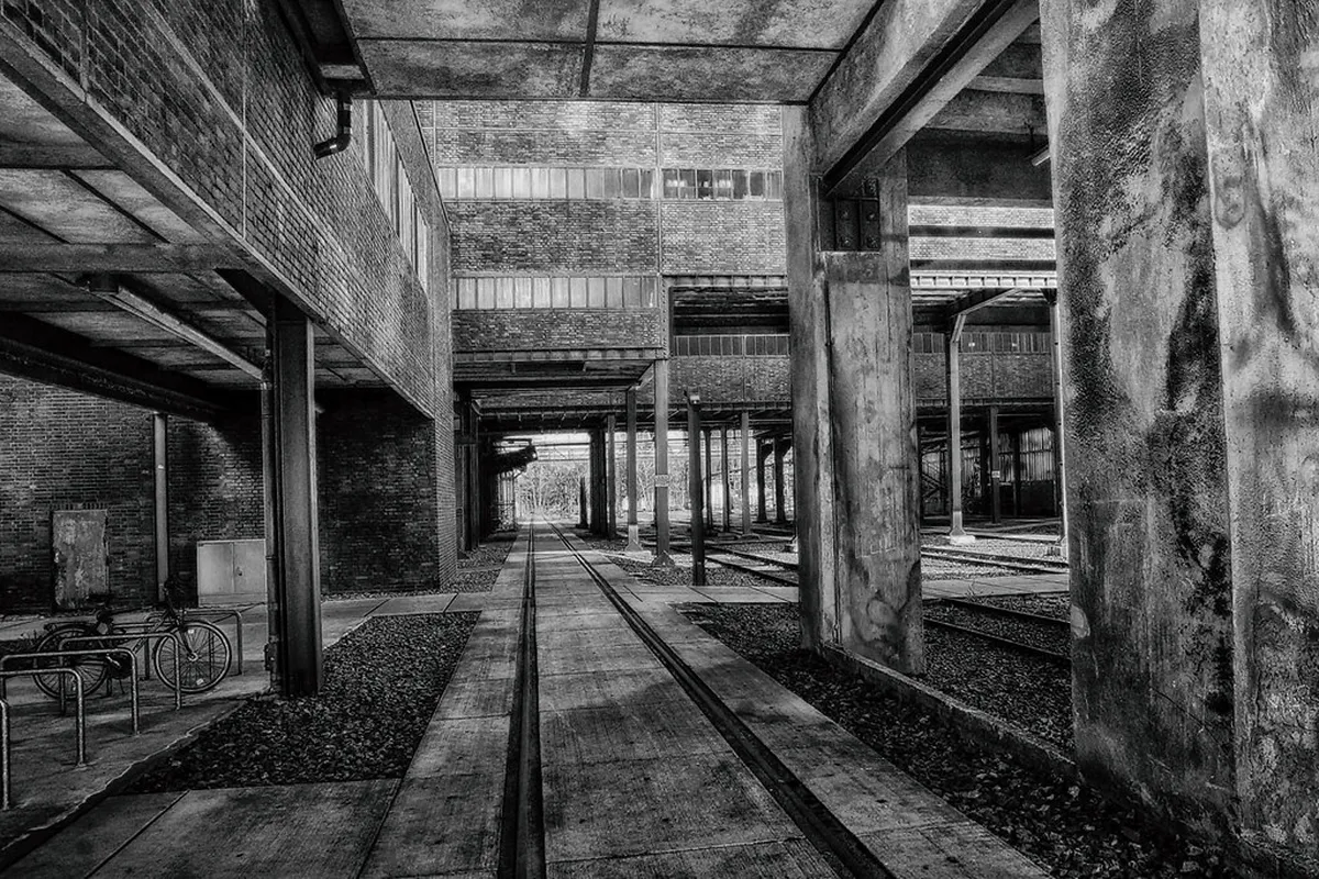 Explore Lisbon's Hidden Alfama Alleys in 2025