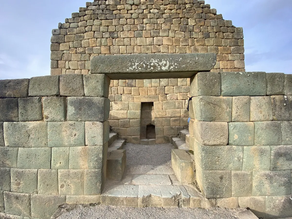 Discover Hidden Courtyards in Alfama, Lisbon