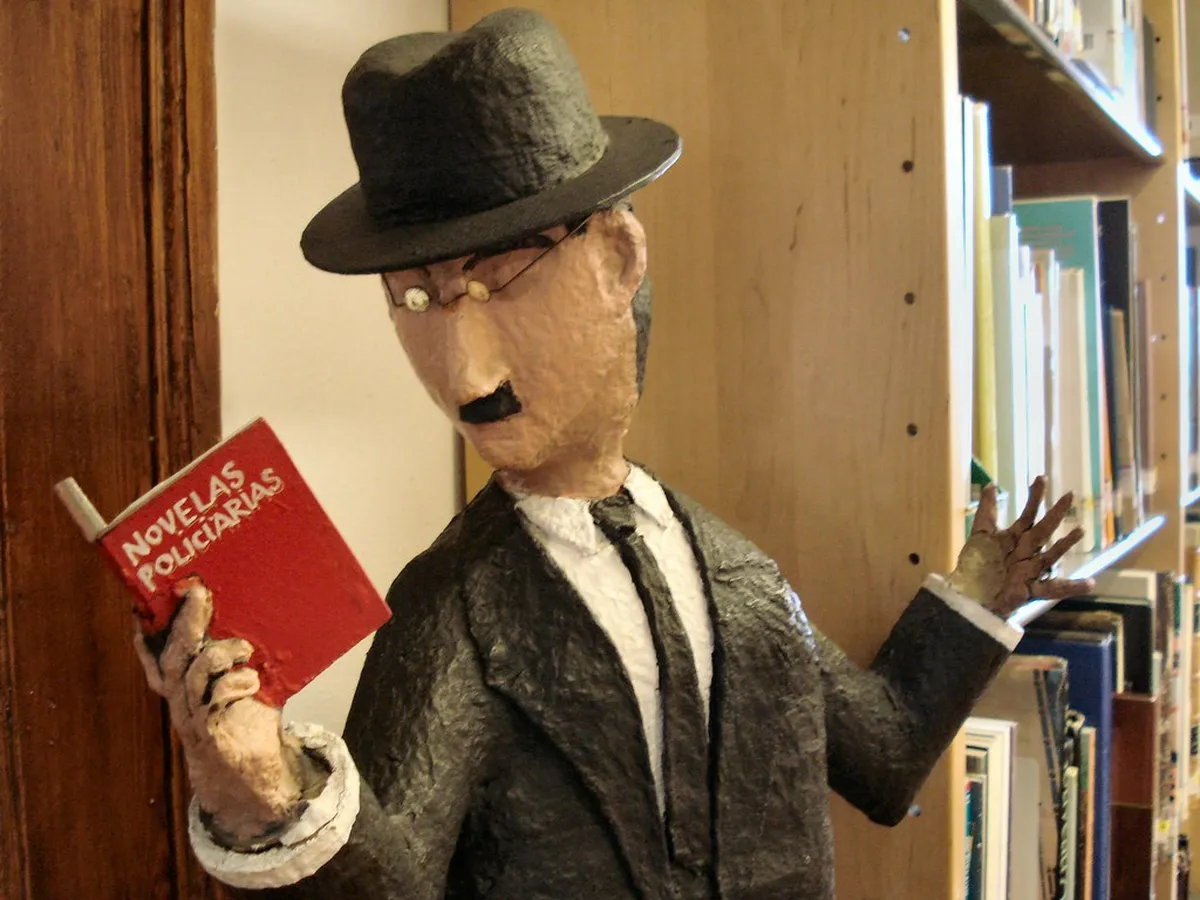 Bronze statue of Fernando Pessoa outside Café A Brasileira on a Lisbon street in Chiado