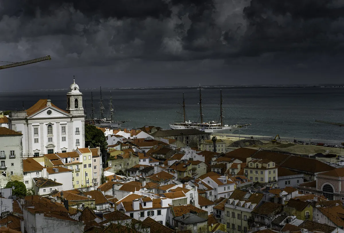Explore Lisbon's Historic Neighborhoods in 2025