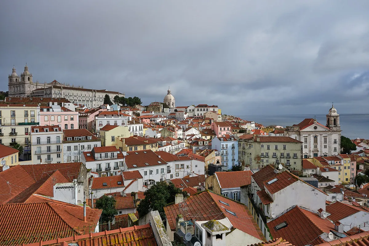 Miradouro de Santa Luzia Views: A Lisbon Must-See in 2025