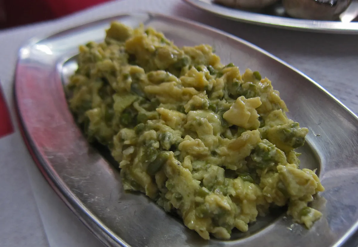 Mouraria Local Hangouts: Your Authentic Lisbon Guide