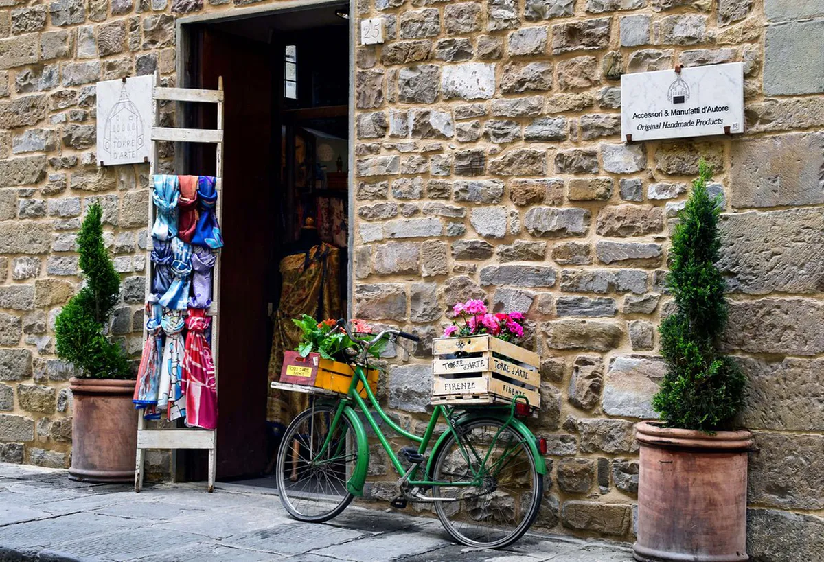 Souvenir Shopping in Chiado District Lisbon: A 2025 Guide