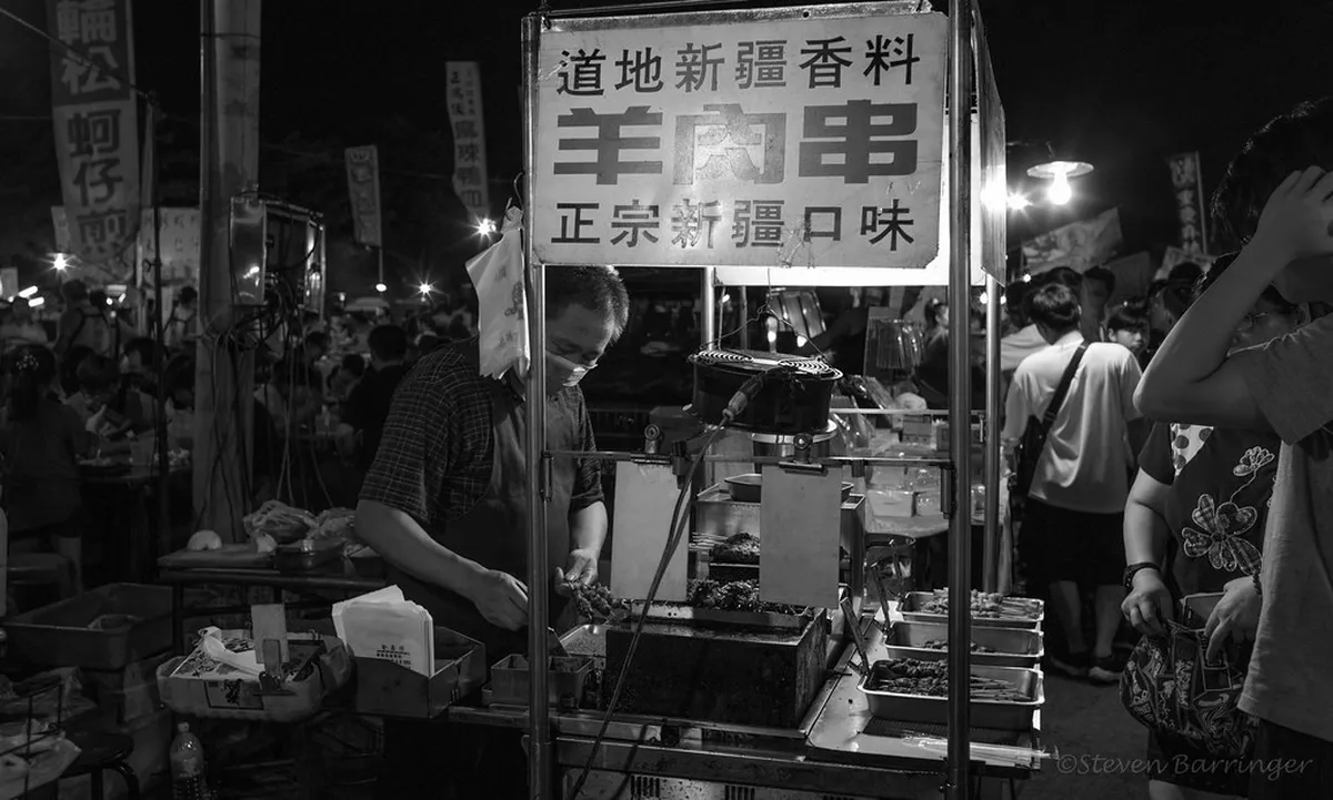 Discover Cheap Eats in Porto's Historic Neighborhoods