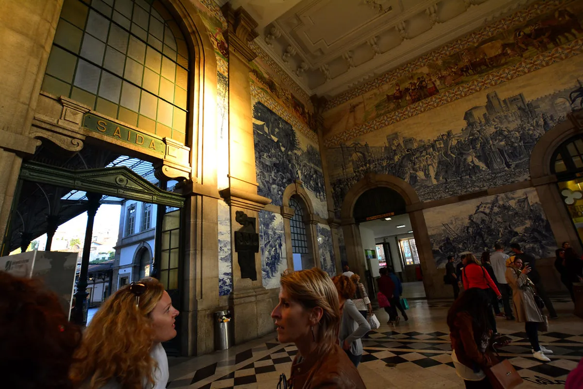Porto São Bento Railway Station interior covered in blue and white azulejo tile panels depicting Portuguese history