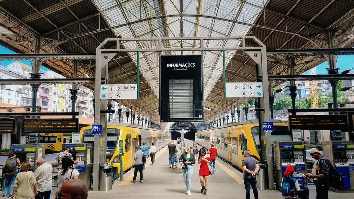 São Bento Station Porto: A Guide to Its Azulejo Art